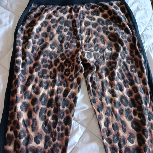Cheetah sweat pants - Picture 9 of 9